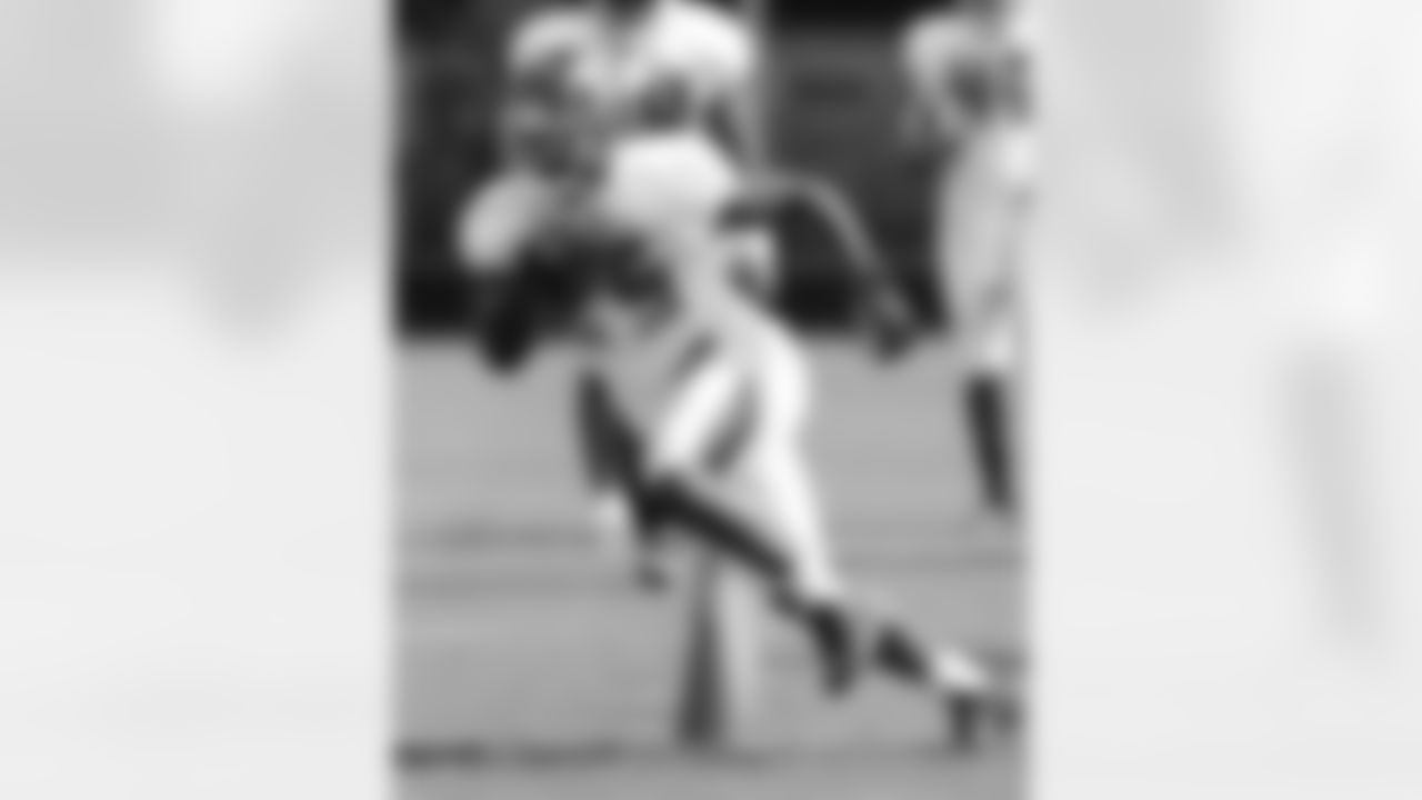 RB Mike James #25