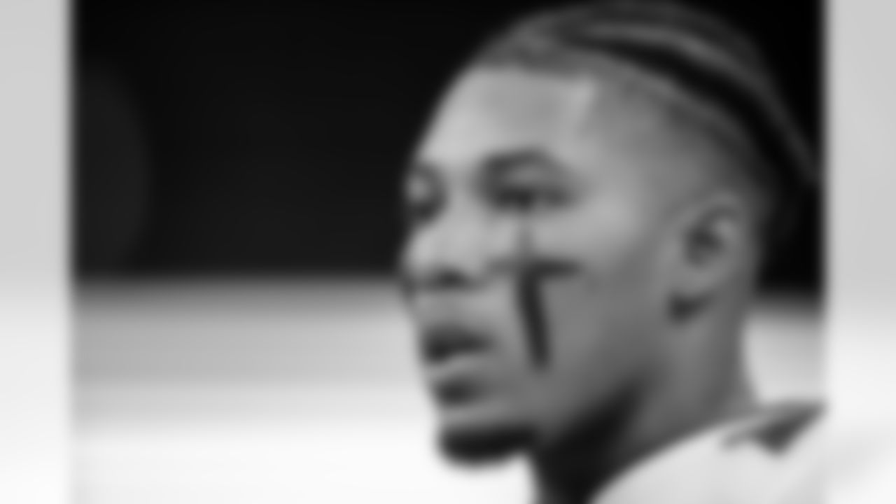 Cornerback Sean Murphy-Bunting goes through warm-ups for Bucs vs. Saints, Week One
