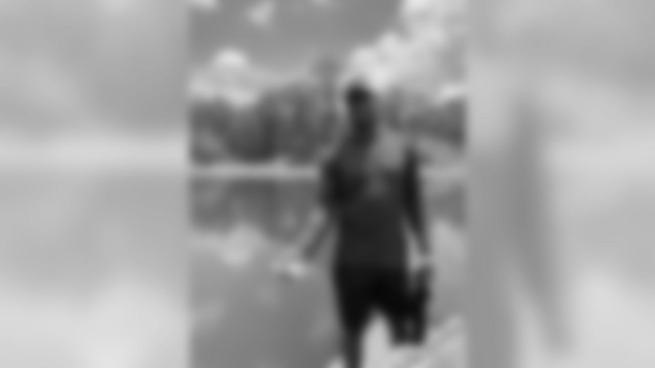 Jameis Winston Hosts Fishing Trip at Keenum Lakes _ Hunting Lodge - 3