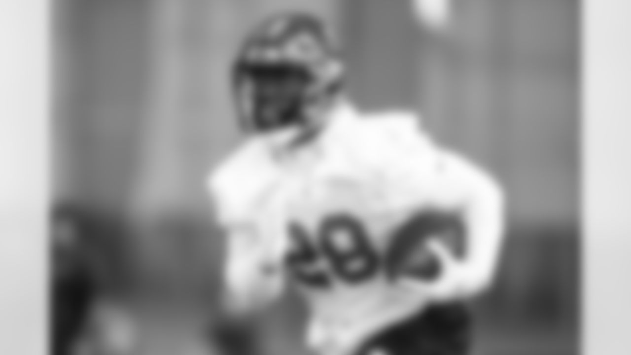 TAMPA, FL - OCTOBER 14, 2020 - Running Back Leonard Fournette #28 of the Tampa Bay Buccaneers during practice at AdventHealth Training Center. Photo By Kyle Zedaker/Tampa Bay Buccaneers