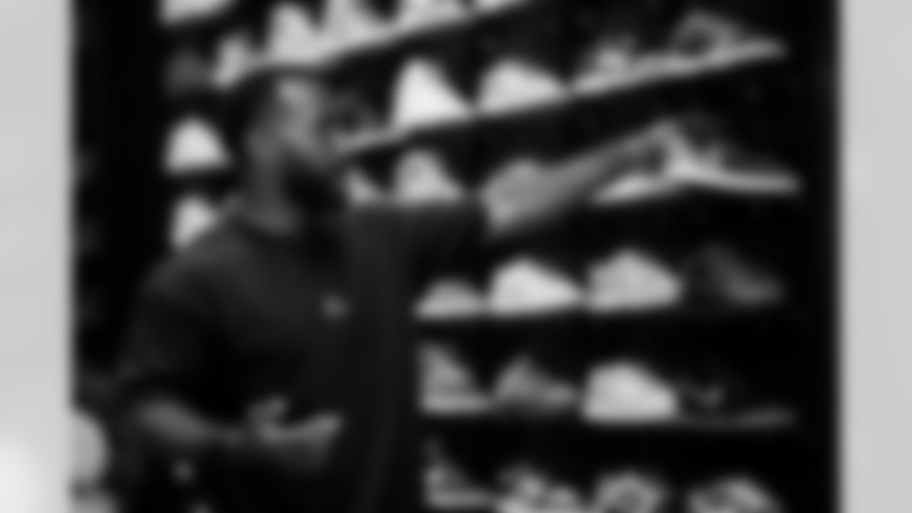 TAMPA, FL - May 03, 2022 - Running Back Giovani Bernard #25 of the Tampa Bay Buccaneers during an episode of The Bay at Soleciety Sneaker Boutique. Photo By Kyle Zedaker/Tampa Bay Buccaneers
