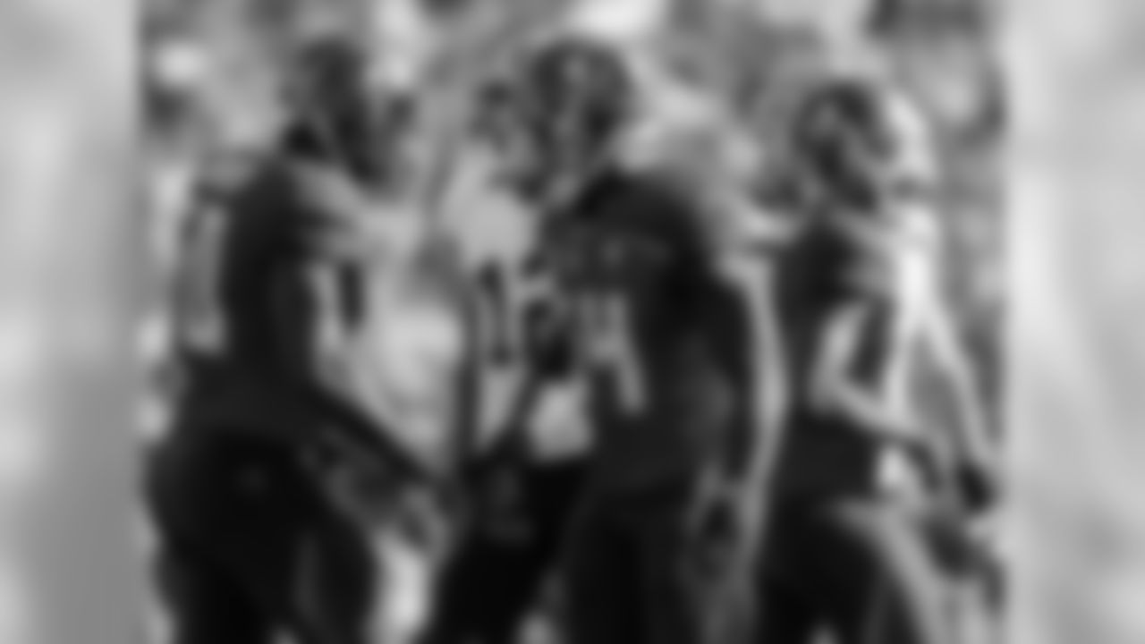 LB Bruce Carter, LB Lavonte David
