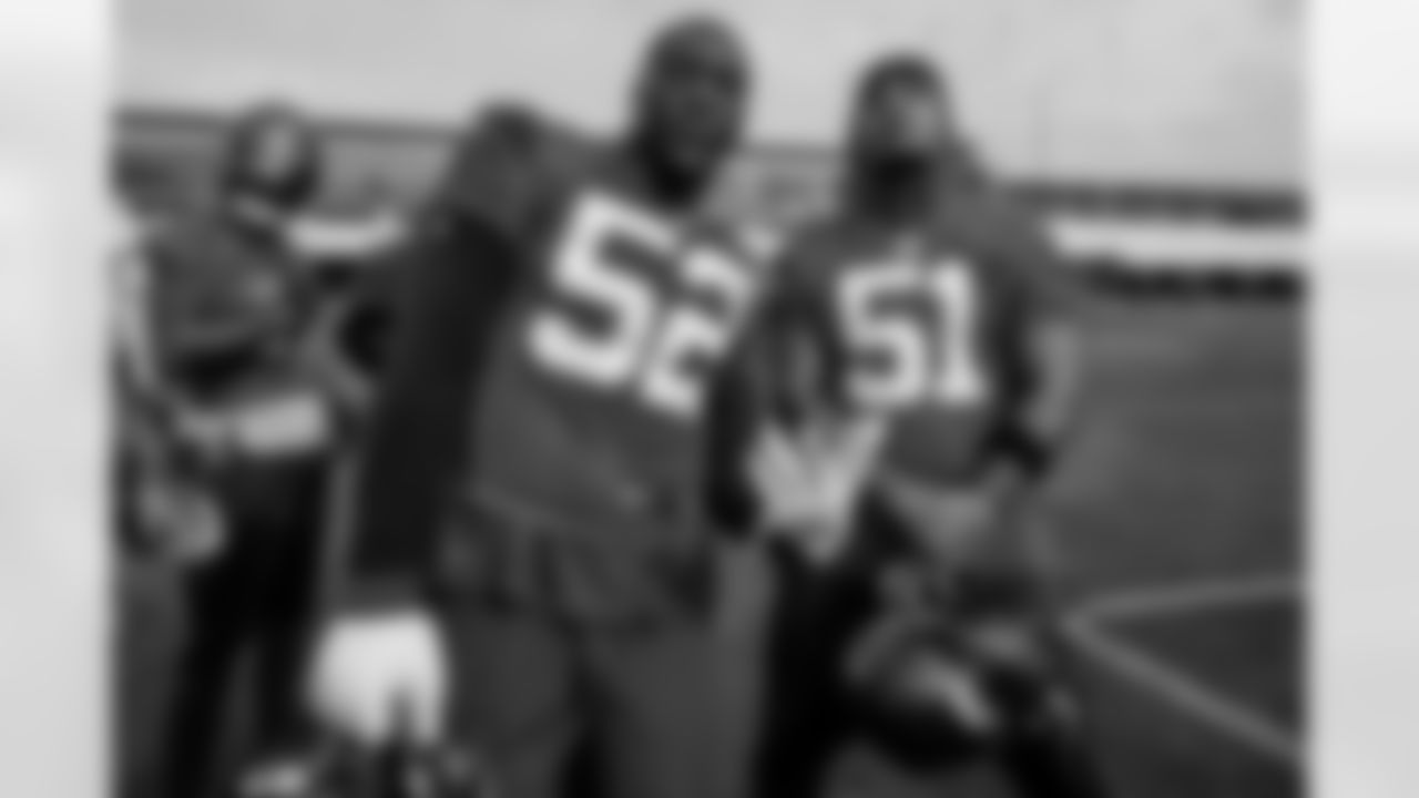 TAMPA, FL - January 21, 2022 - Inside Linebacker K.J. Britt #52 and Inside Linebacker Kevin Minter #51 of the Tampa Bay Buccaneers during practice at AdventHealth Training Center. Photo By Kyle Zedaker/Tampa Bay Buccaneers