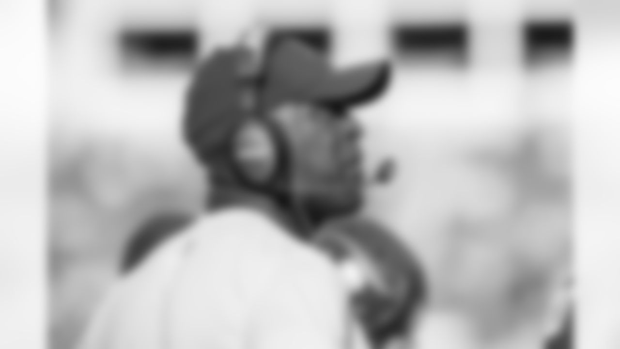 HC Lovie Smith