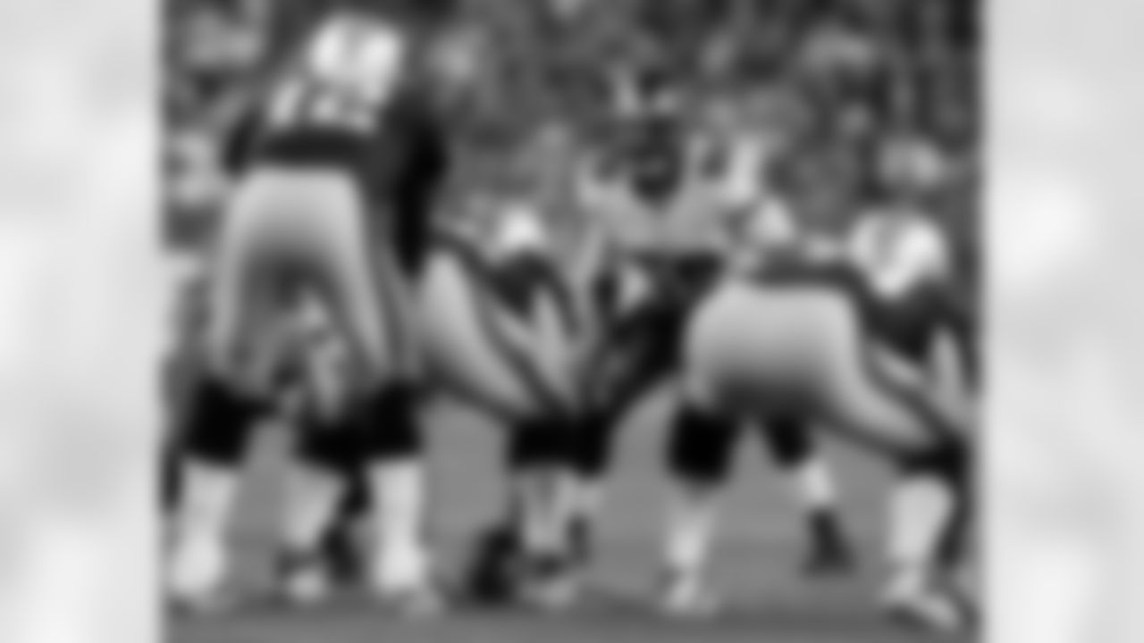 Buccaneers LB Mason Foster lines up across from Patriots' QB Tom Brady in first quarter action.