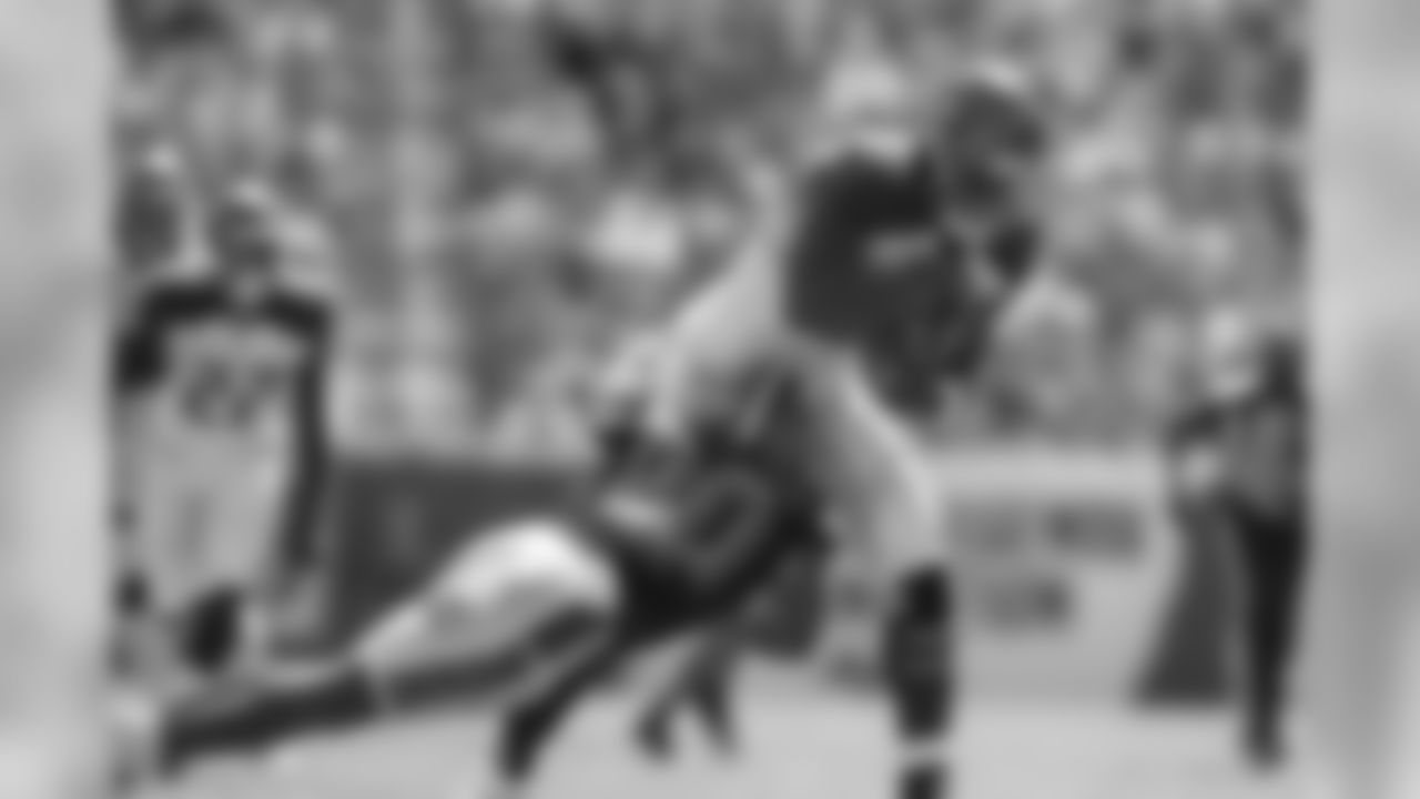 TE O.J. Howard, No. 80