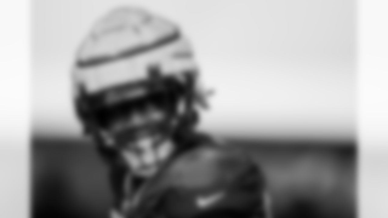 TAMPA, FL - August 06, 2022 - Inside Linebacker K.J. Britt #52 of the Tampa Bay Buccaneers during 2022 Training Camp practice at AdventHealth Training Center. Photo By Kyle Zedaker/Tampa Bay Buccaneers
