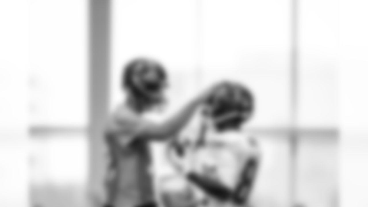 TAMPA, FL - NOVEMBER 11, 2020 - Quarterback Tom Brady #12 and Wide Receiver Antonio Brown #81 of the Tampa Bay Buccaneers during practice at AdventHealth Training Center. Photo By Kyle Zedaker/Tampa Bay Buccaneers
