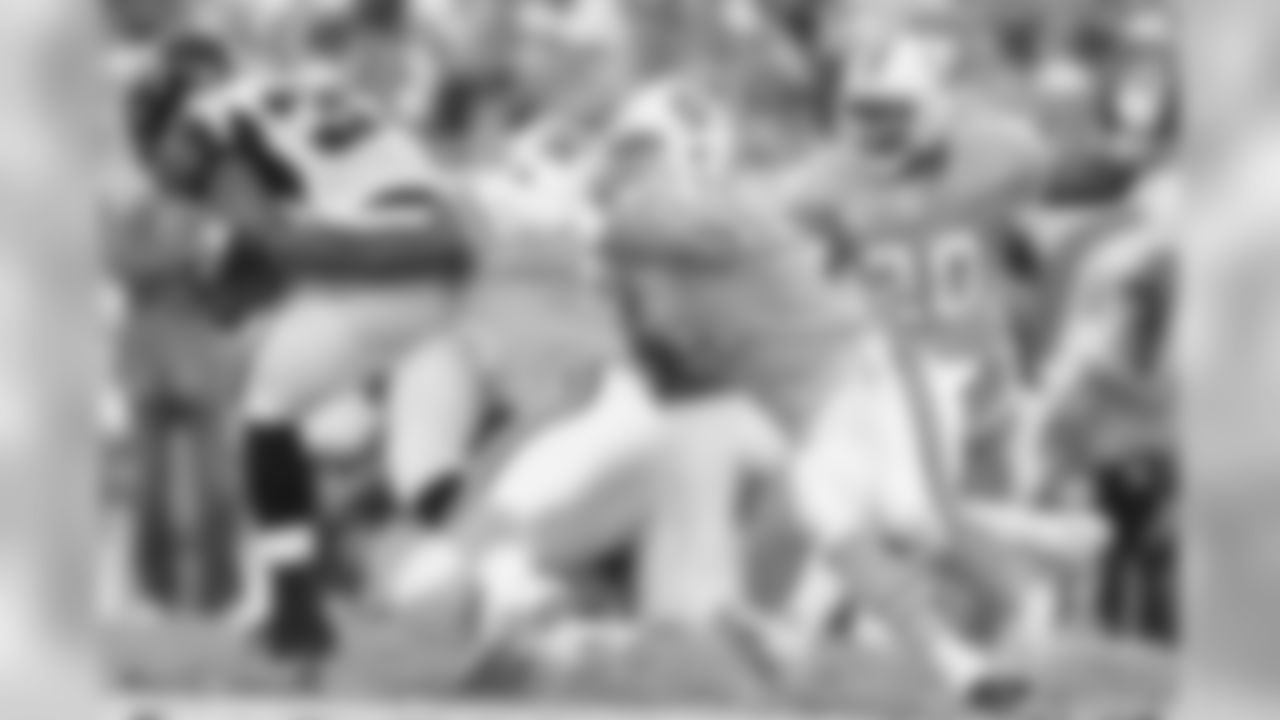41 S Cory Lynch joins in to bring down the ball carrier