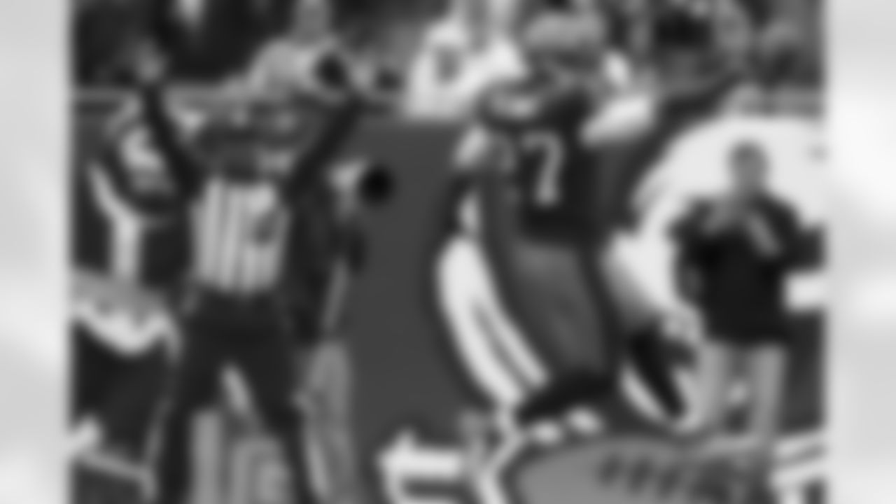 27 RB Legarrette Blount rushes for 39 yards, Touchdown!
