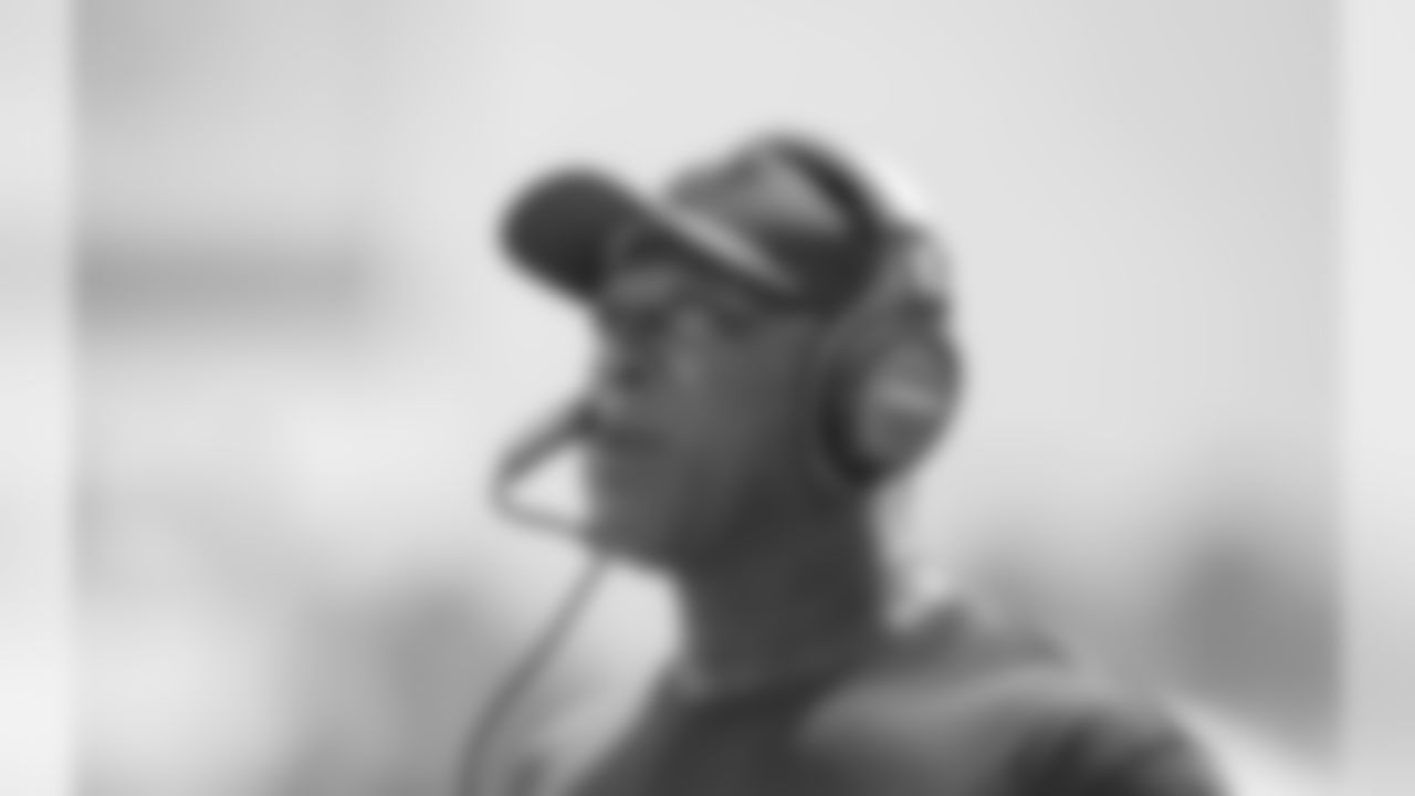 HC Lovie Smith