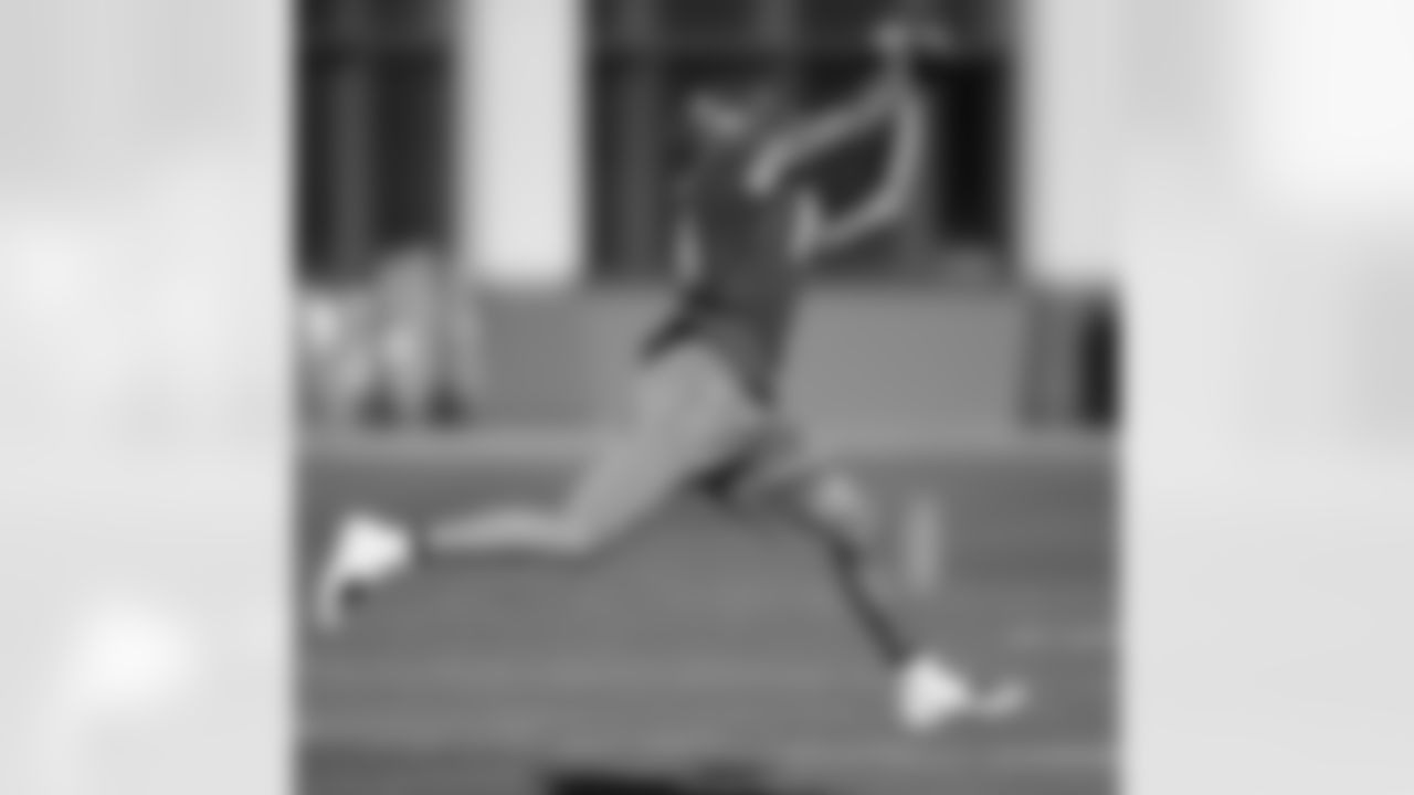 WR Mike Evans