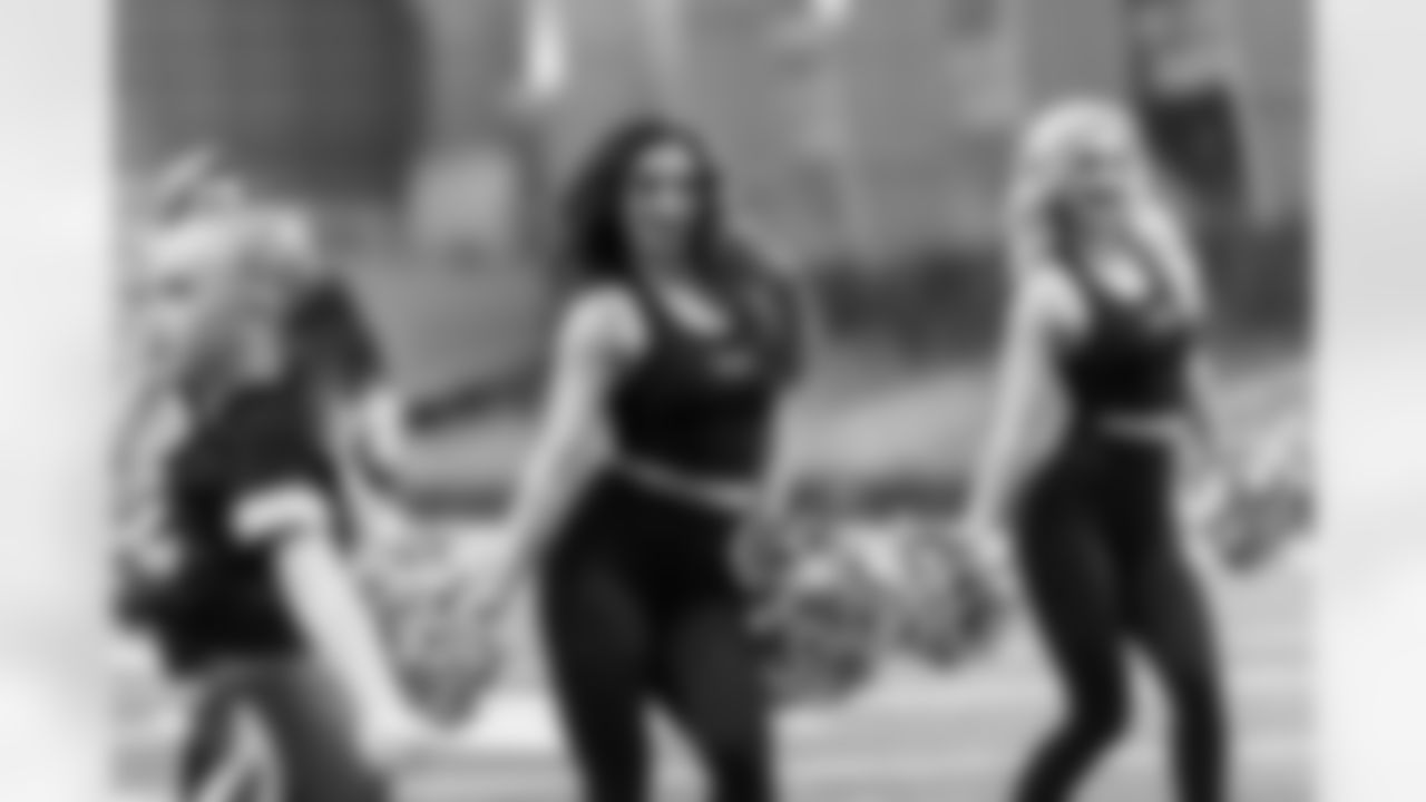 TAMPA, FL - December 15, 2022 - Tampa Bay Buccaneers Cheerleaders during field rehearsal at AdventHealth Training Center. Photo By Tori Richman/Tampa Bay Buccaneers
