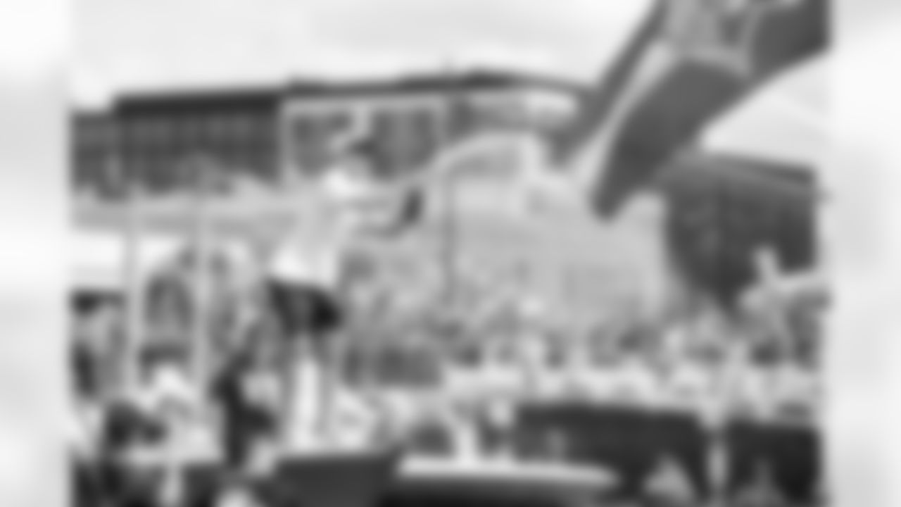 parade_130