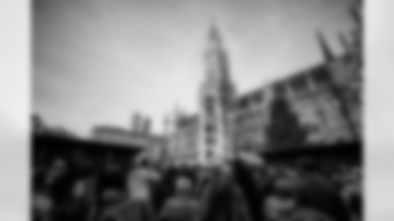 MUNICH, DE - November 12, 2022 - Buildings and shops at the Marienplatz. Photo By Tori Richman/Tampa Bay Buccaneers