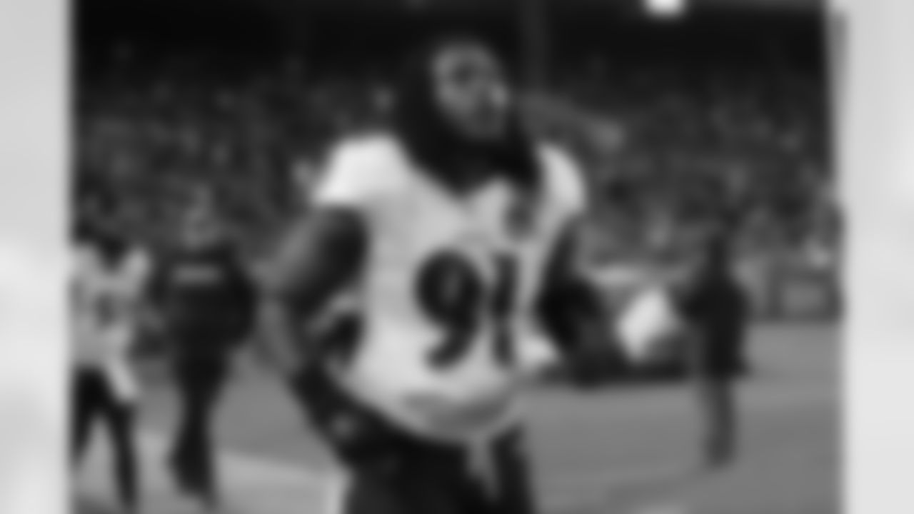 OLB Courtney Upshaw