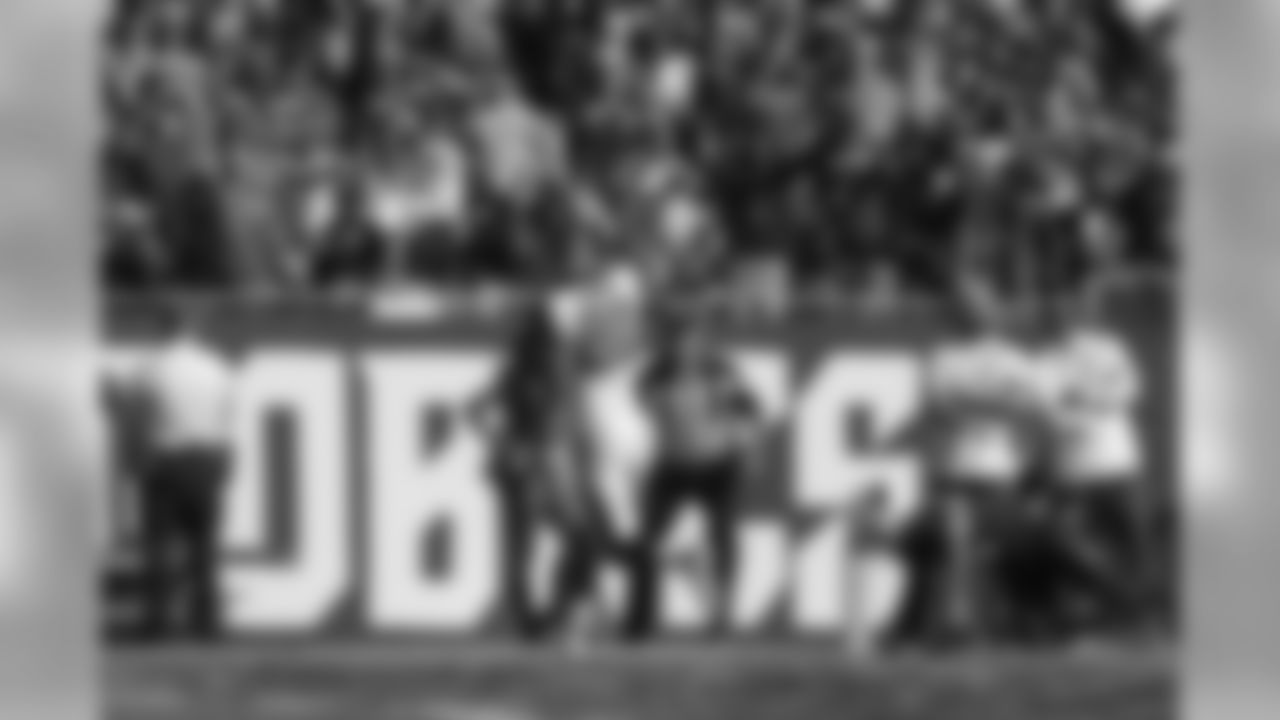 TE O.J. Howard, No. 80