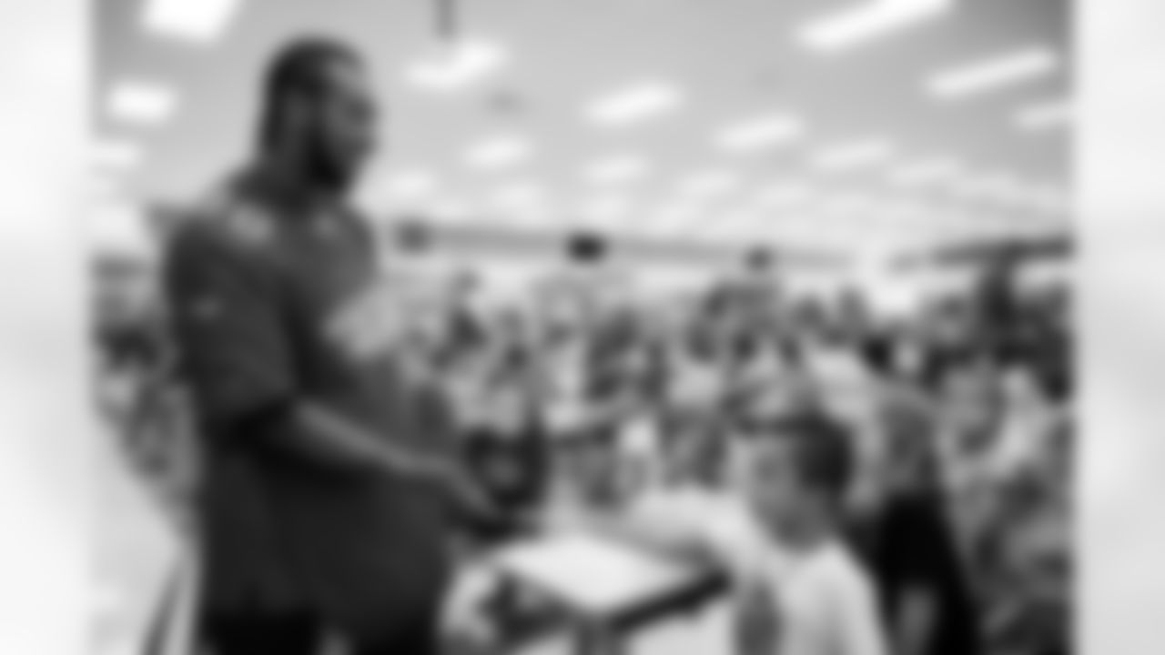 TAMPA, FL - September 13, 2022 - Wide Receiver Kaylon Geiger #80 of the Tampa Bay Buccaneers during a Rookie Club visit with the Florida Dairy Council at Starkey Ranch K-8 School. Photo By Kyle Zedaker/Tampa Bay Buccaneers