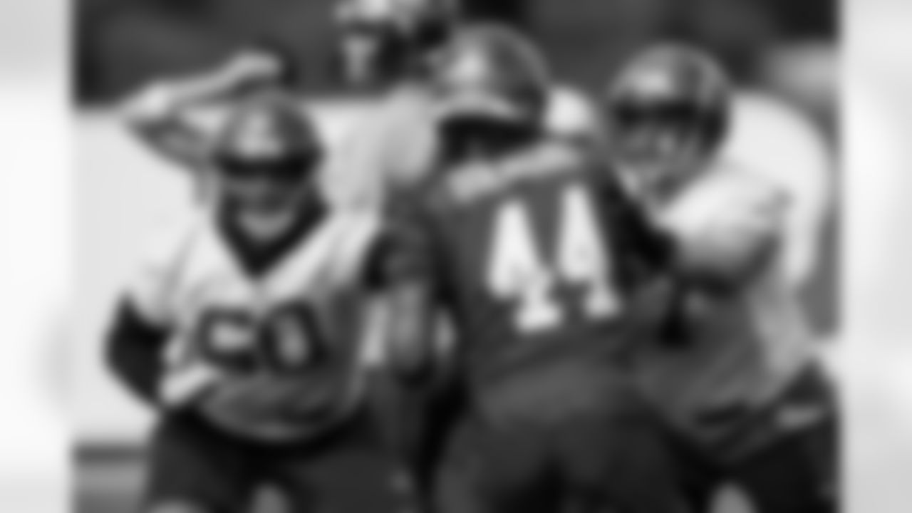 TAMPA, FL - January 04, 2023 - Guard Nick Leverett #60 and Tackle Justin Skule #77 of the Tampa Bay Buccaneers during practice at AdventHealth Training Center. Photo By Tori Richman/Tampa Bay Buccaneers