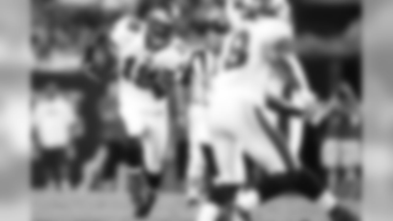 19 WR Mike Williams gets 53 yards on a catch