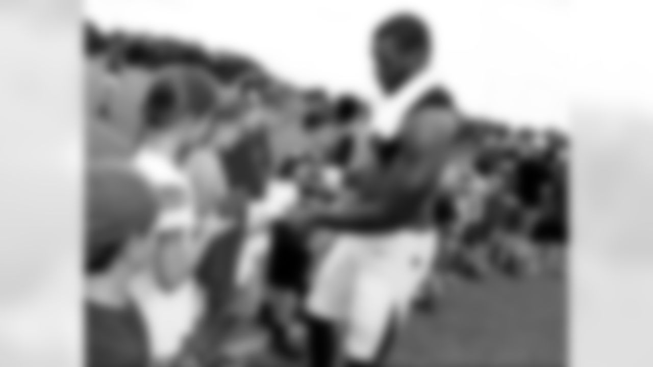 Bucs player signing autograph