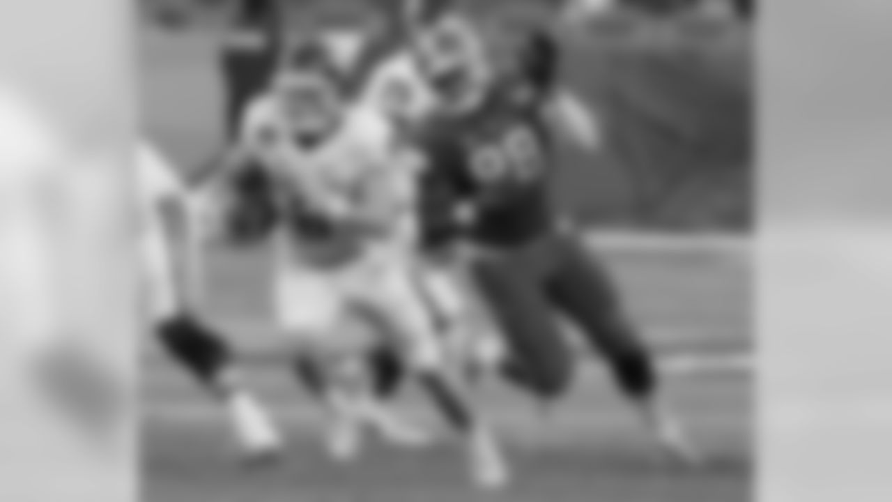 Chiefs: DE Kevin Dodd - Clemson