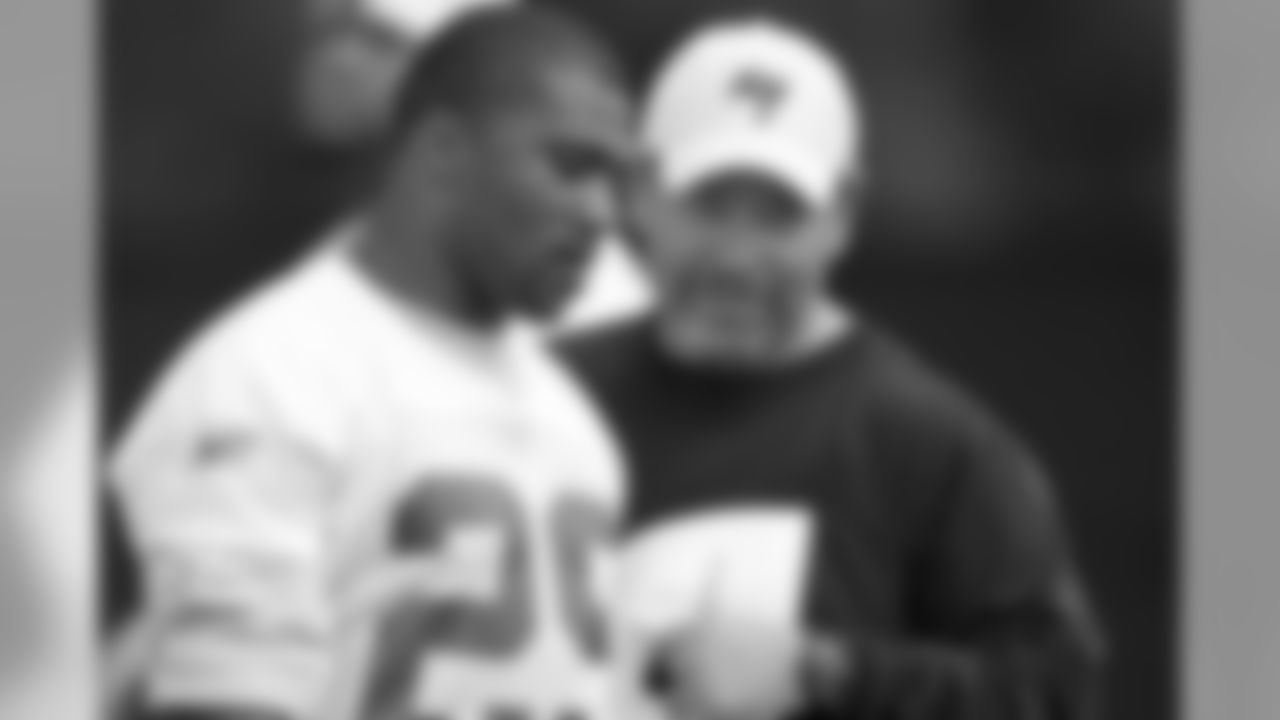RB Michael Bennett gets the inside scoop from his position coach, Art Valero