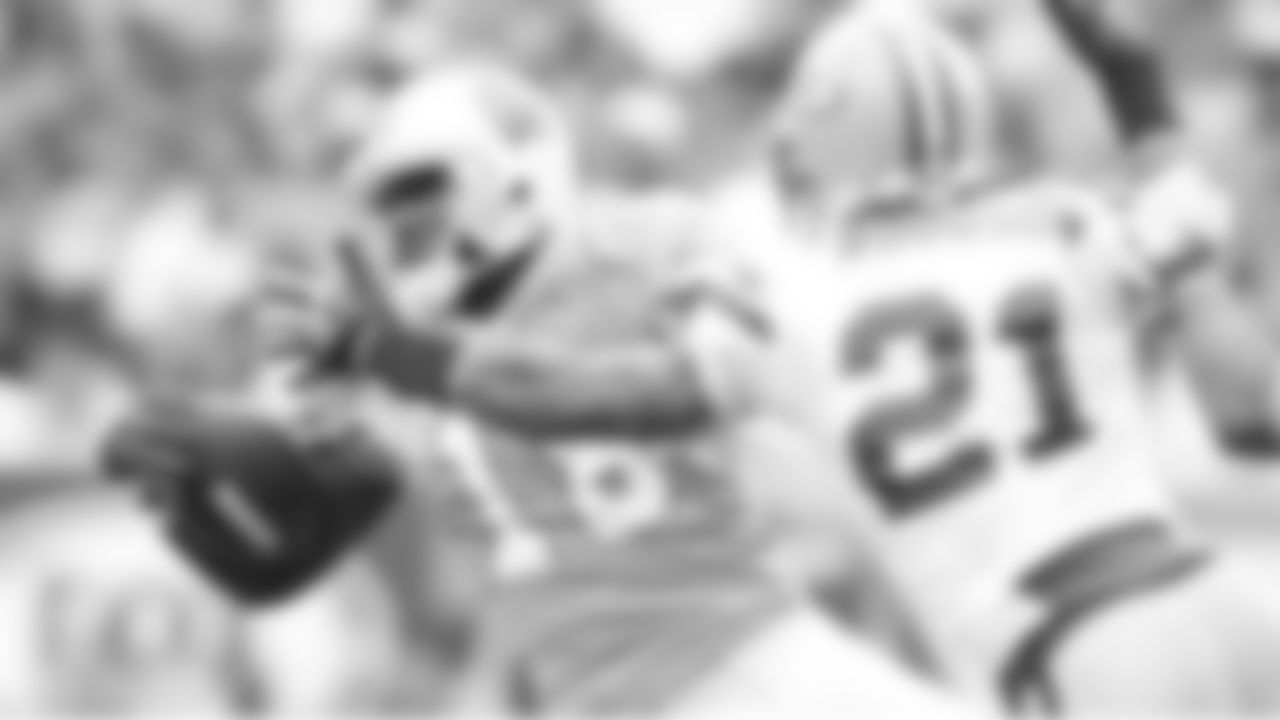 18 WR Sammie Stroughter fends off the cornerback after catching the pass