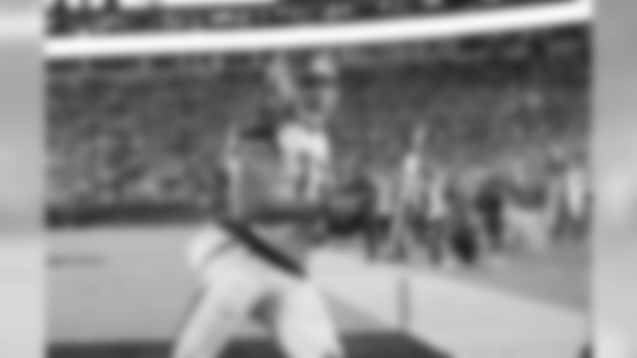 Mike Evans catches a 26-yard touchdown pass against the Panthers in Week 5.