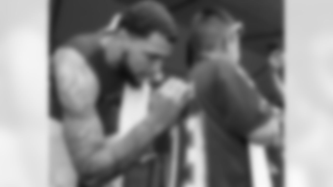 WR Mike Evans