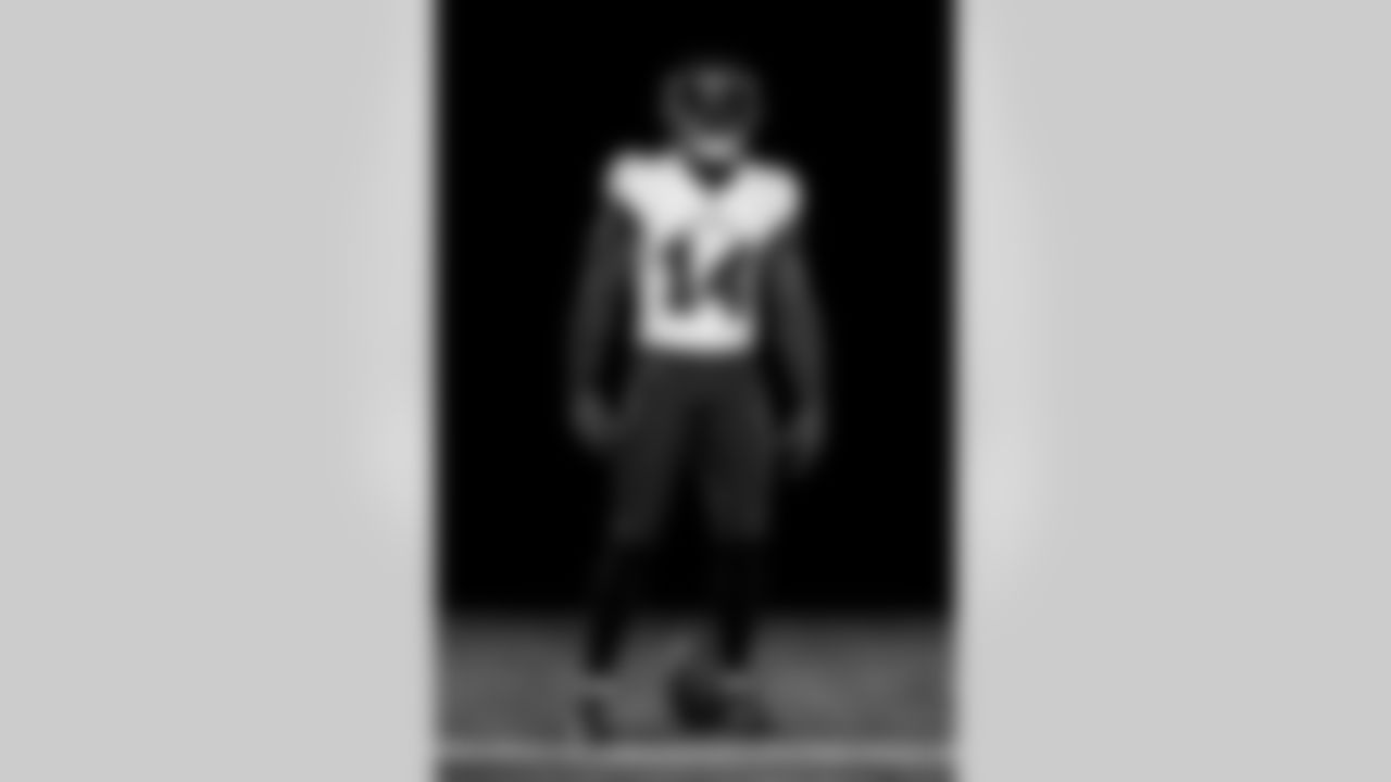 TAMPA, FL - June 06, 2021 - Wide Receiver Chris Godwin #14 of the Tampa Bay Buccaneers during 2021 Asset Shoot. Photo By Kyle Zedaker/Tampa Bay Buccaneers