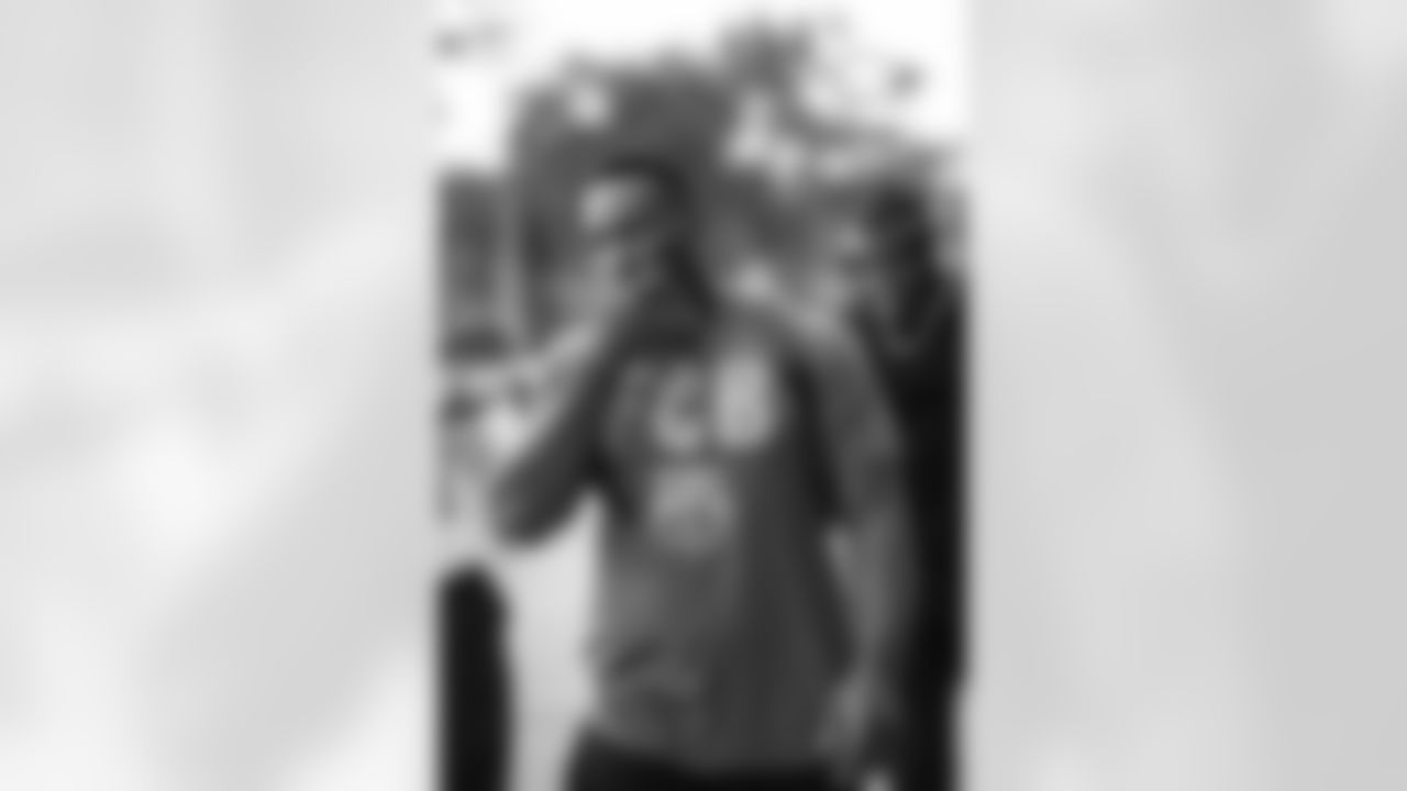 57 DE Noah Spence