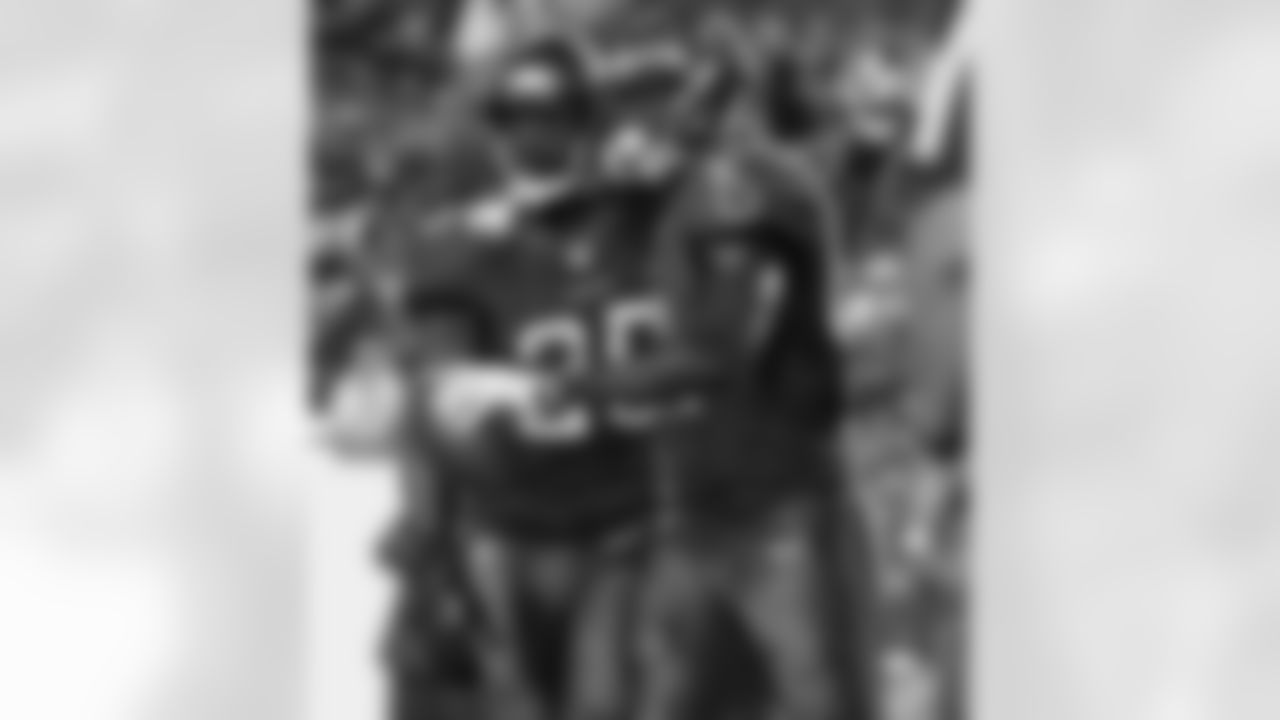 TE Tim Wright celebrates his first career NFL touchdown