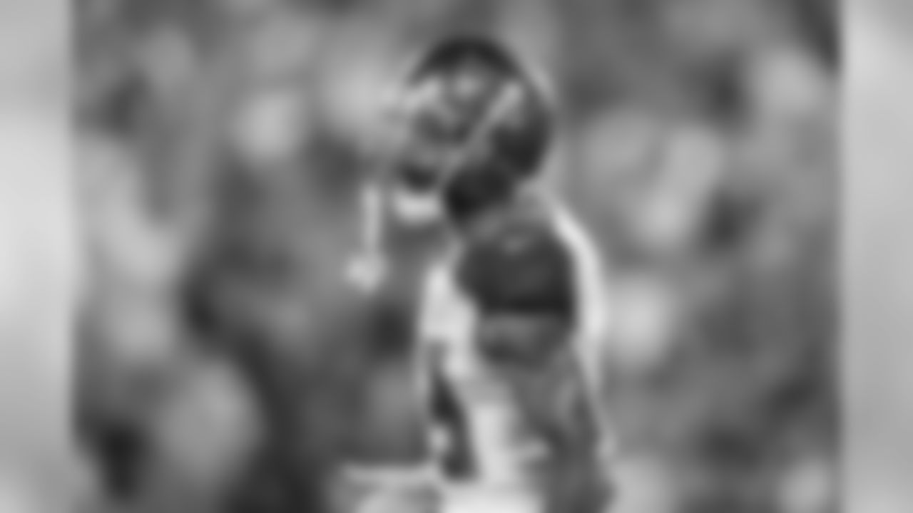 CB Carlton Davis, No. 33
