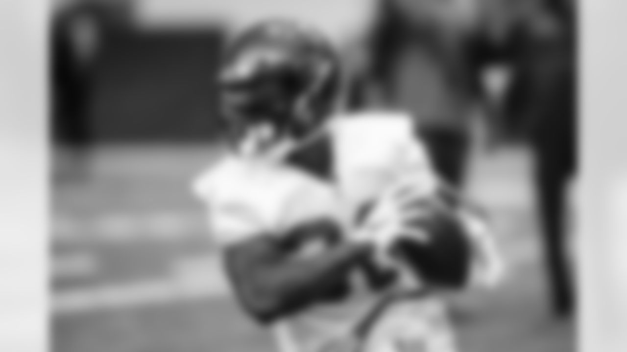 TAMPA, FL - NOVEMBER 11, 2020 - Running Back Ke'Shawn Vaughn #30 of the Tampa Bay Buccaneers during practice at AdventHealth Training Center. Photo By Kyle Zedaker/Tampa Bay Buccaneers