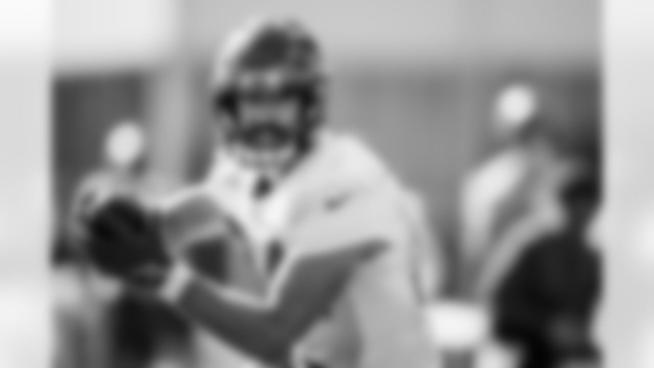 TAMPA, FL - JANUARY 07, 2022 - Tight End Cameron Brate #84 of the Tampa Bay Buccaneers during practice at AdventHealth Training Center. Photo By Tori Richman/Tampa Bay Buccaneers
