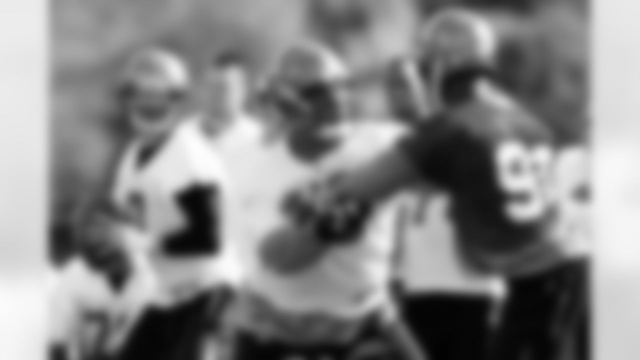 Good blocking up front gives QB Jeff Garcia time to survey the field