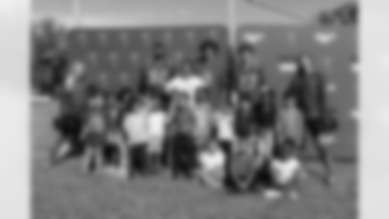 TAMPA, FL - November 29, 2022 - Tampa Bay Buccaneers Cheerleaders, Defensive Lineman William Gholston #92, Outside Linebacker Joe Tryon-Shoyinka #9, Cornerback Zyon McCollum #27 of the Tampa Bay Buccaneers with students during the Mosaic Food Pantry opening at Jack R. Lamb Elementary. Photo By Kyle Zedaker/Tampa Bay Buccaneers
