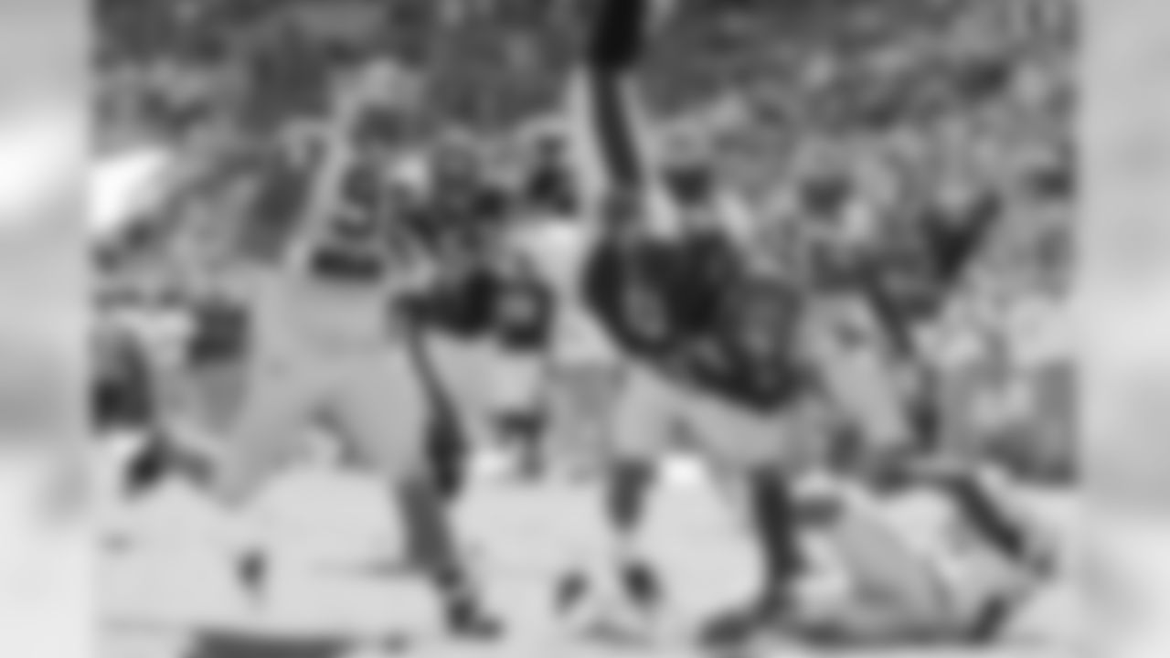 27 RB Lagarrette Blount's leaping towndown was the 2nd in the game