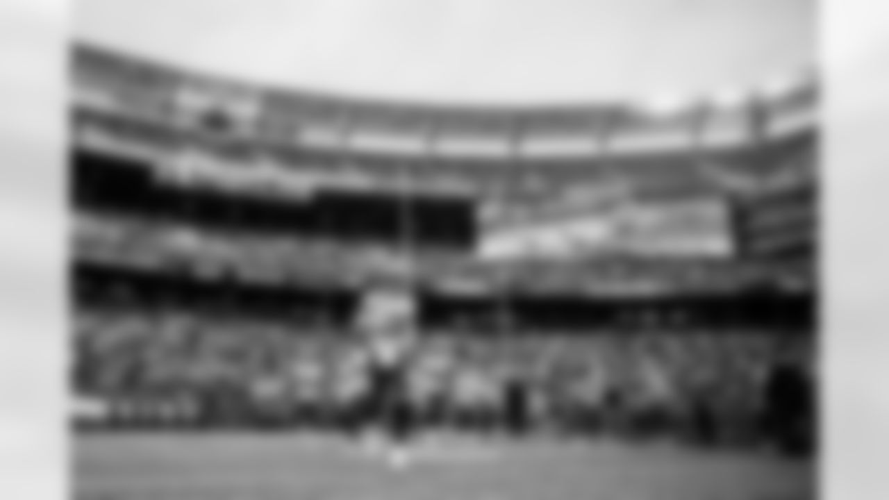 EAST RUTHERFORD, NJ - JANUARY 02, 2022 - Quarterback Tom Brady #12 of the Tampa Bay Buccaneers before the game between the Tampa Bay Buccaneers and New York Jets at MetLife Stadium. The Buccaneers won the game, 28-24. Photo By Tori Richman/Tampa Bay Buccaneers