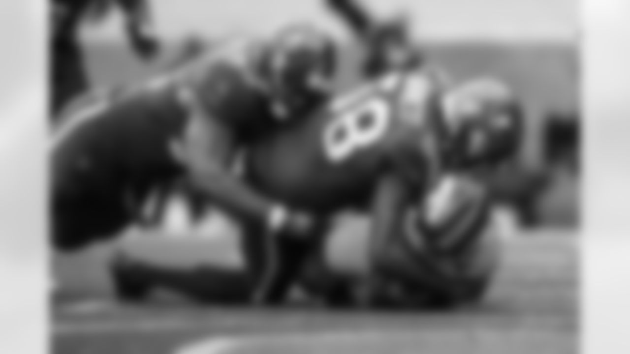 DENVER, CO - SEPTEMBER 27, 2020 - Outside Linebacker Shaquil Barrett #58 of the Tampa Bay Buccaneers during the game between the Tampa Bay Buccaneers and Denver Broncos at Empower Field at Mile High. The Buccaneers won the game, 28-10. Photo By Kyle Zedaker/Tampa Bay Buccaneers