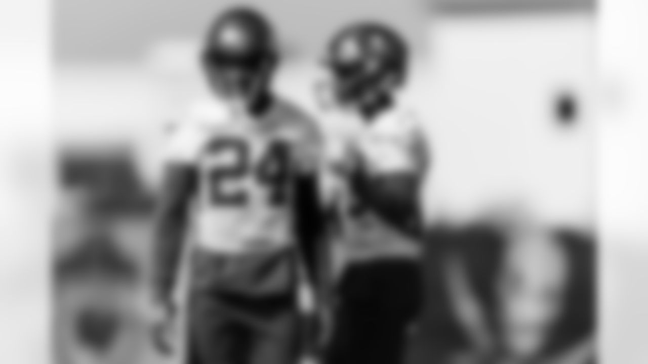 TAMPA, FL - December 02, 2022 - Cornerback Carlton Davis #24 and Cornerback Don Gardner #36 of the Tampa Bay Buccaneers during practice at AdventHealth Training Center. Photo By Tori Richman/Tampa Bay Buccaneers
