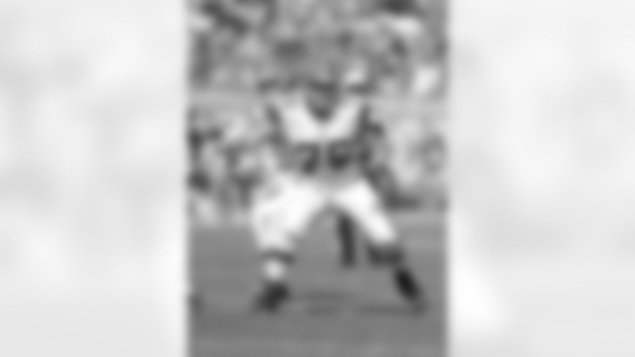 CLE - LG Joel Bitonio