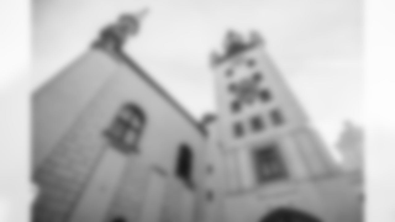 MUNICH, DE - November 12, 2022 - Buildings and shops at the Marienplatz. Photo By Tori Richman/Tampa Bay Buccaneers
