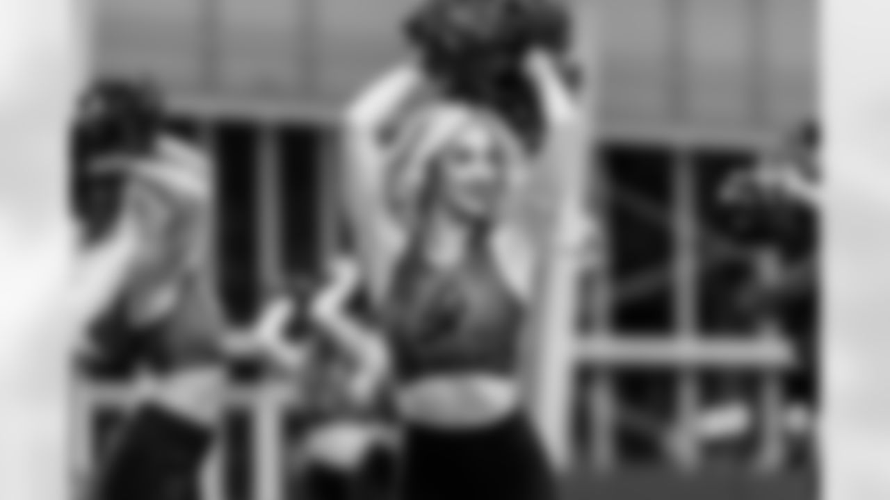 TAMPA, FL - January 12, 2023 - Tampa Bay Buccaneers Cheerleaders during field rehearsal at AdventHealth Training Center. Photo By Tori Richman/Tampa Bay Buccaneers