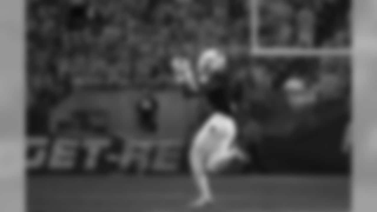 WR- Tajae Sharpe, UMass