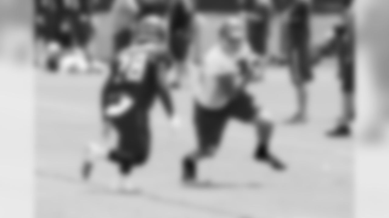 WR Mike Evans