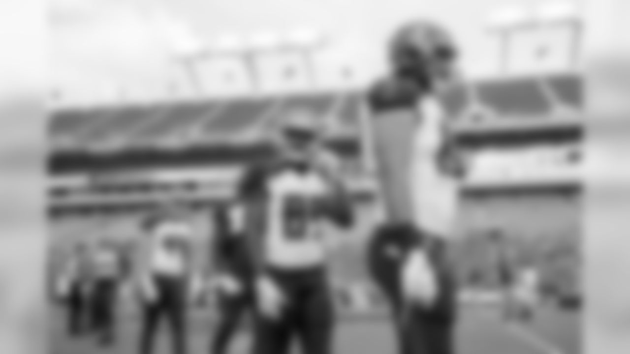 WR Shaq Hill