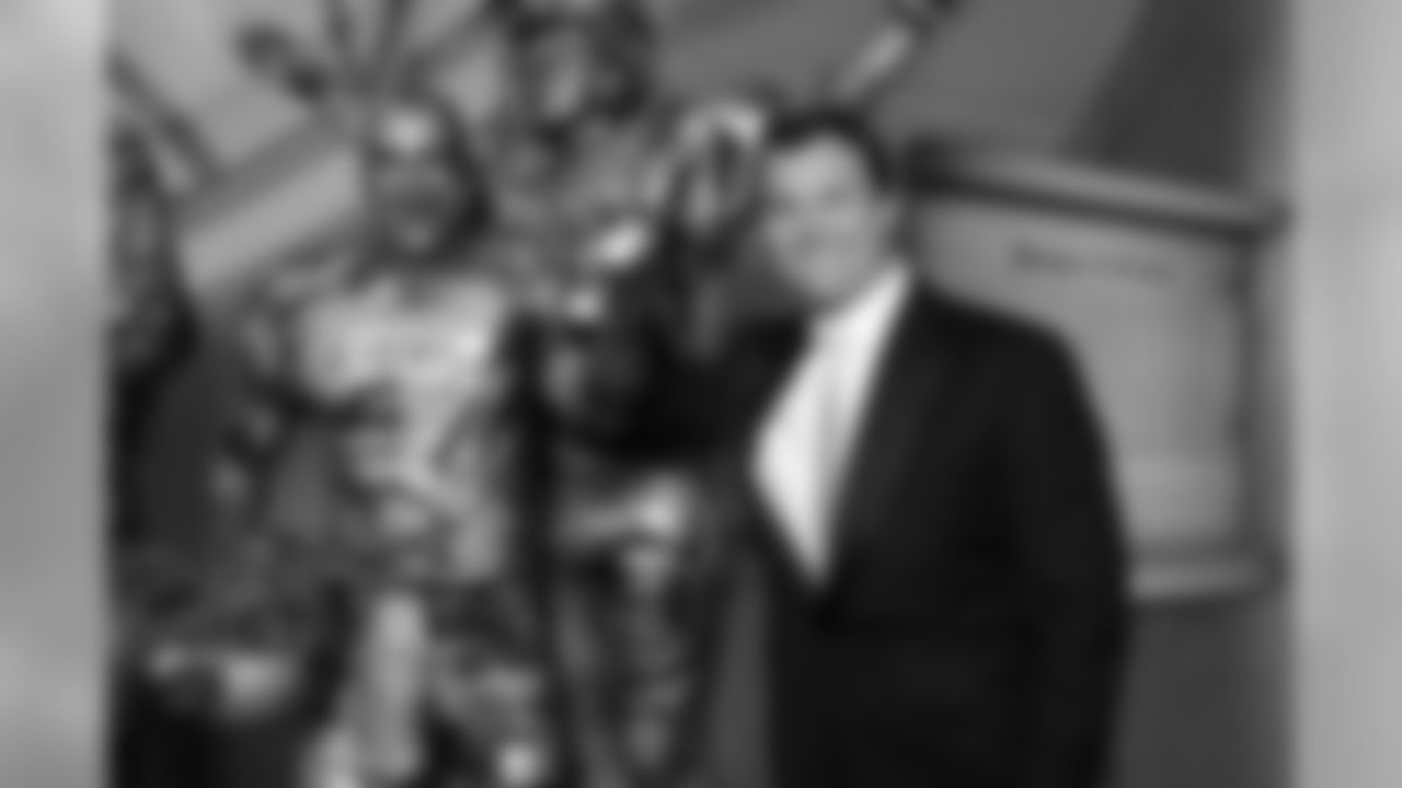 Seeing himself in the statue brought back welcome Super Bowl memories for John Lynch
