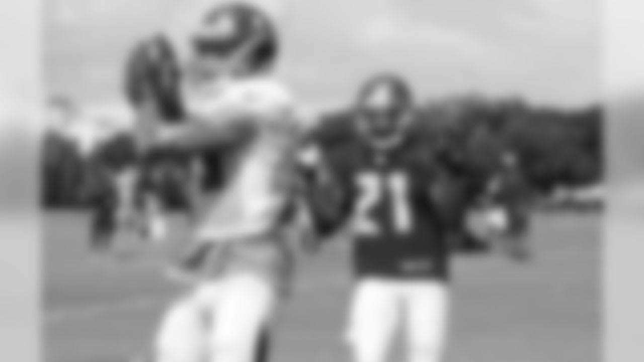 WR Mike Evans